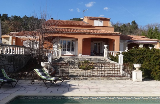 CHARMING VILLA IN THE HEART OF GREEN PROVENCE