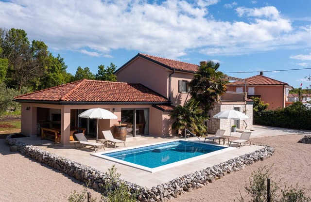 Charming Villa Oliveti with Pool & Sauna
