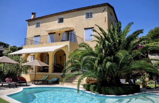 Charming villa with sea views and private pool, walking distance to beach