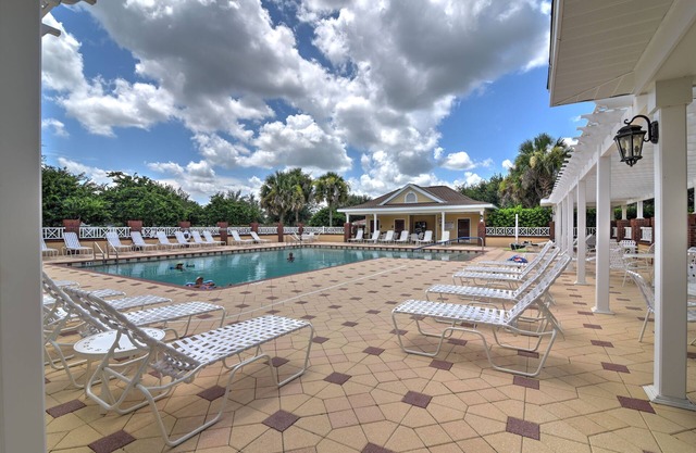 Charming Villages Home w/Lanai & Golf Cart!