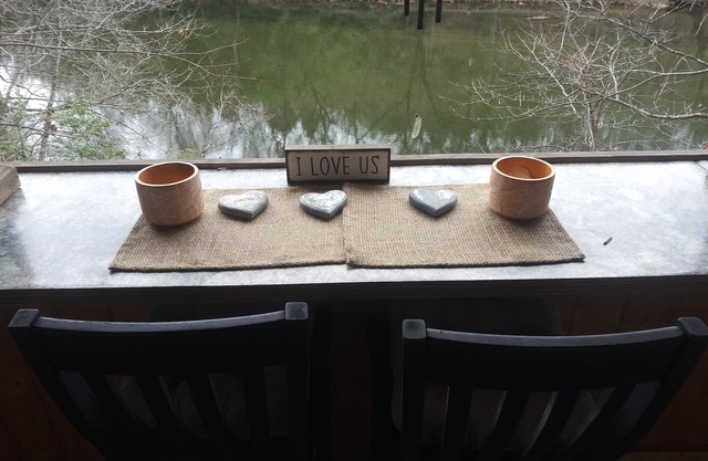 Charming Waterfront Cabin On The Oconaluftee River in Cherokee NC!