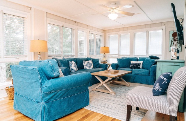 Charming Wild Dunes Cottage with free golf cart
