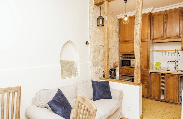 Charming with Terrace in the Heart of the 17th