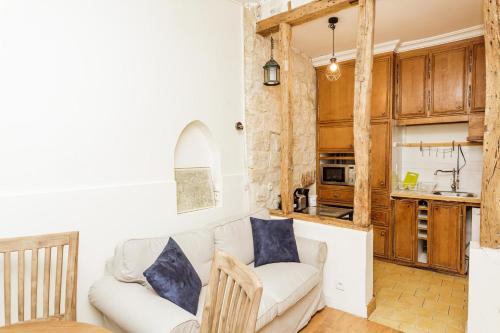 Charming with Terrace in the Heart of the 17th