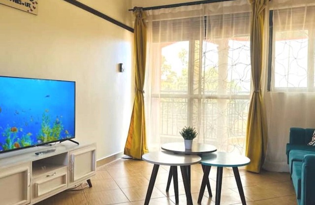 Chayil Loft Mulago; 2bedroom/2bathroom, free;wifi,parking,laundry & officespace.