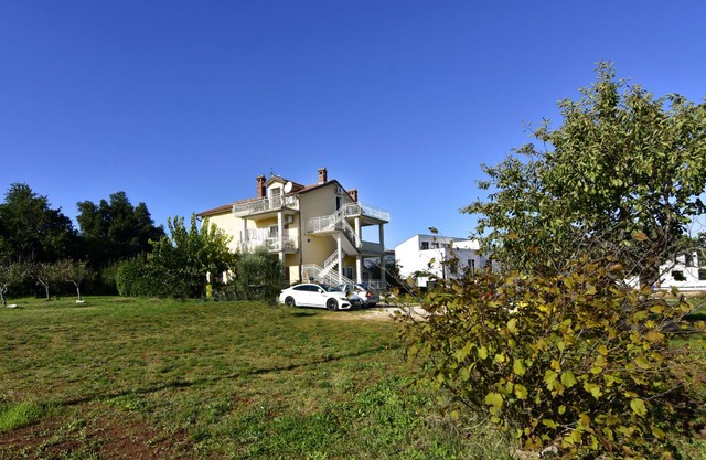 Cheap apartment in Bašanija, two rooms, WiFi, air-conditioned, parking