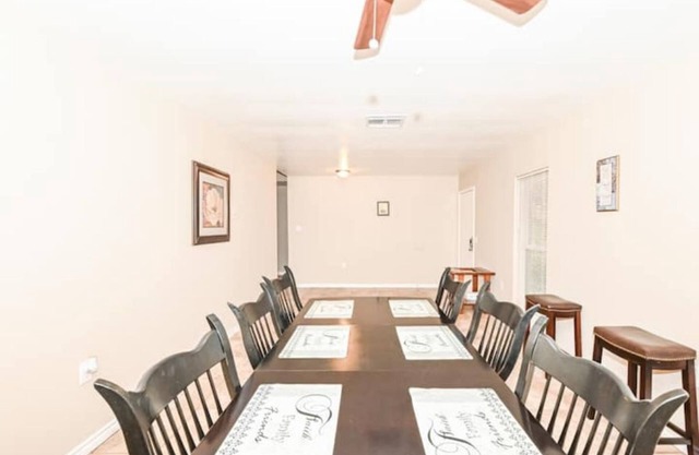Cheerful 4 bedroom home near Randolph AFB