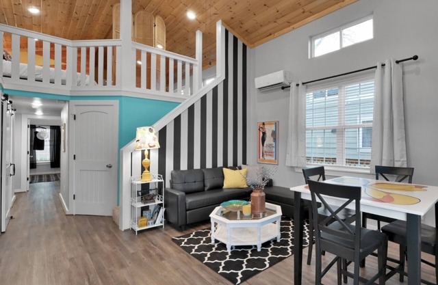 Cheerful Art Lovers Cottage Full Of Southern Charm