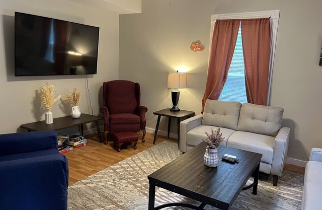 Cherry Hill 5 minutes to All Star Village, updated, near shops & restaurants