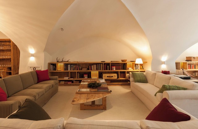 Ches'Ota: Historic Engadine House with Garden and Modern Flair