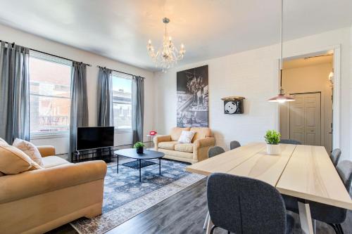 Chez Mont Royal Apartments!