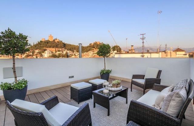 Chezmoihomes Plaza Nueva Penthouse