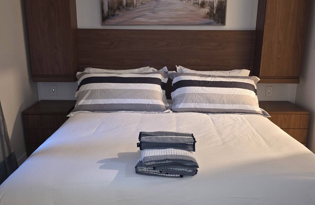 Chic 1-bedroom luxury suite in fabulous Nassau. Comfort. Class. Convenience.