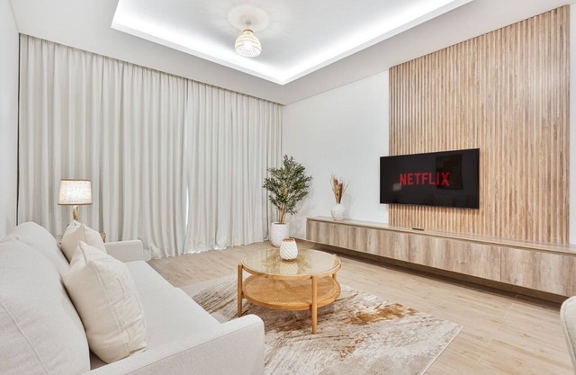 Chic 1BR APT with Pool, Gym & Kid's Playground