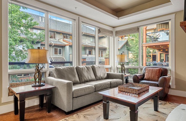 Chic 1BR Mountain Suite | King Bed + Pool