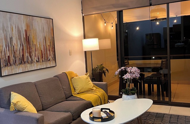 Chic 2-bedroom apartment with WiFi, balcony with mountain views pool in Río Oro