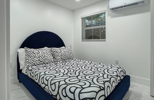 Chic 2BR Bungalow Miami Getaway - Near Airport
