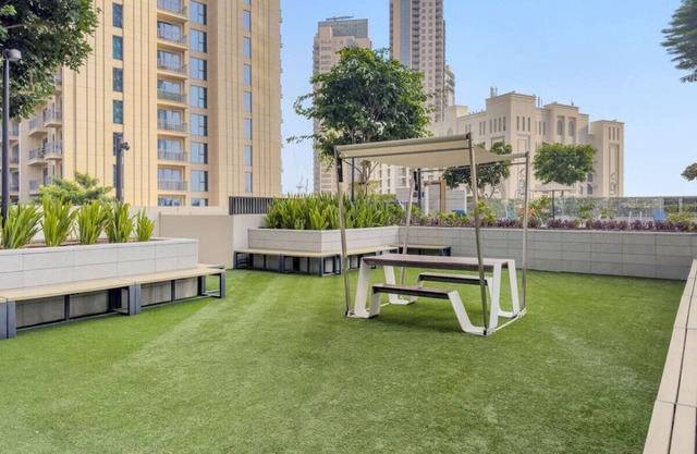 Chic 2BR Stay at Creek Horizon with Pool, Gym and Prime Dubai Location