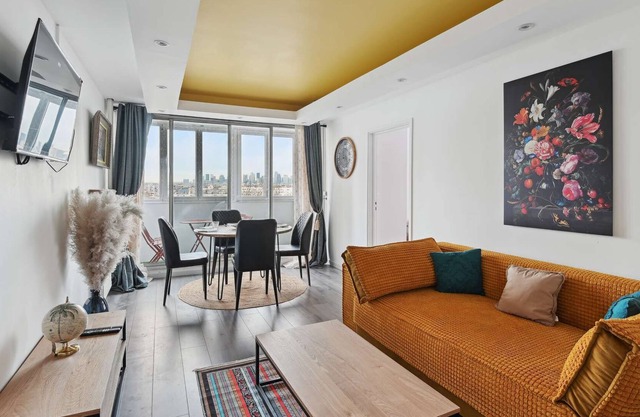 Chic and spacious apart with parking