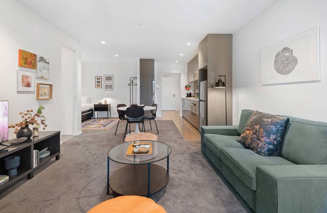 Chic Apartment In Melbournes Heart