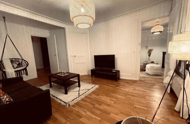 Chic Apartment on the famous shopping Rue du Faubourg Saint-Honoré street