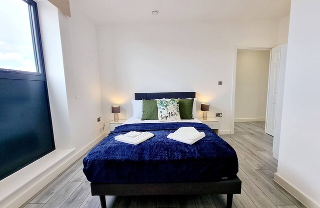 Chic Apartment with City Views, Woolwich!