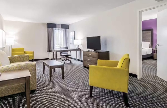 Chic Hotel Retreat w/Refreshing Poolside Vibes & Friendly Service