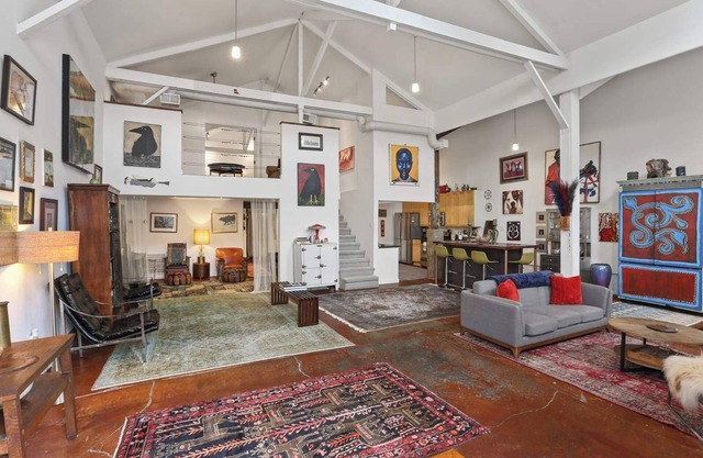 Chic Loft Retreat blocks from the Quarter!