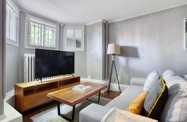 Chic Logan Circle 1BR w/W/D, walk to Metro + 14th St, by Blueground