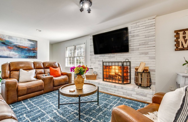 Chic Marietta Getaway w/Fire Pit & Grill!