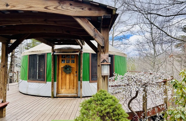 Chic Mountain Yurt near Floyd and Virginia Tech