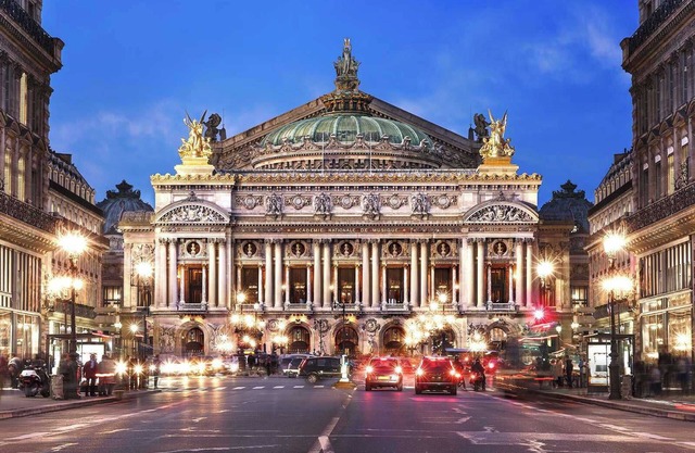 CHIC PARISIAN RETREAT: LUXURY 3-BEDROOM APARTMENT NEAR LOUVRE AND LE MARAIS