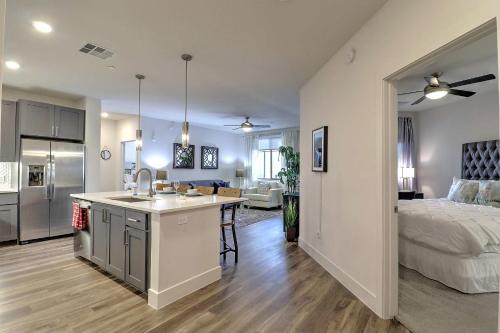Chic, Relaxed, and Family-Ready G3021