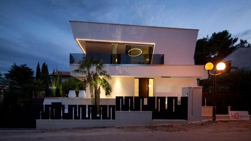 Chic Rovinj Villa 4 Bedrooms Villa Istrian Star Close To Centre & Private Heated Pool