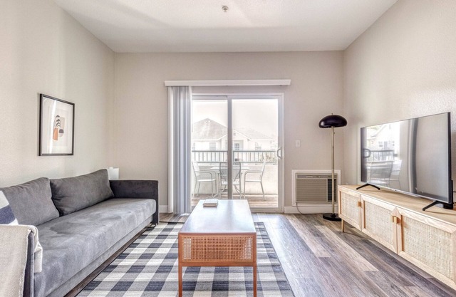 Chic Santa Clara 2BR w/ AC, W/D, Gym, Pool, near highways, by Blueground