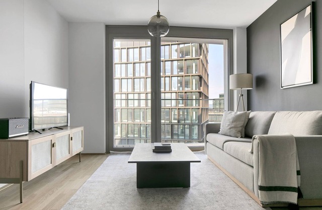 Chic Wieden 1BR w/Balcony, Gym, Elevator, walk to U-Bahn, by Blueground