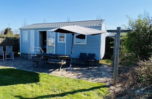 Child friendly 4-person mobile home on a farm campsite near Zoutelande