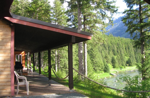 Chilkoot Haven Haines room #2, right on the Chilkoot River, Bear viewing