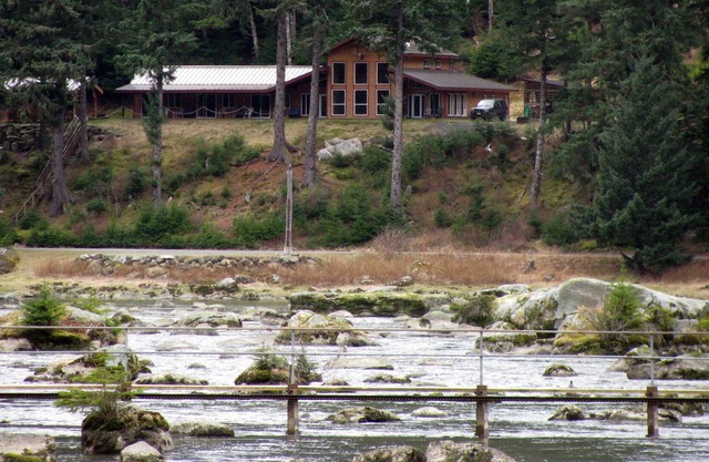 Chilkoot Haven in Haines, room #1, right on the Chilkoot River, Bear viewing