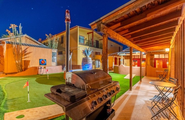 China Mary Inn: "Doc Holliday Suite" Charming 2-bedroom in heart of Tombstone