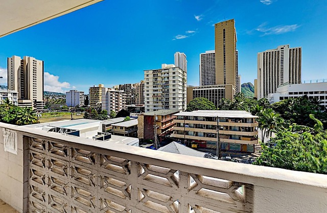 Kuhio Plaza 