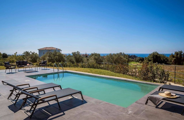 Chrysa - Two Bedroom Villa, Sleeps 4