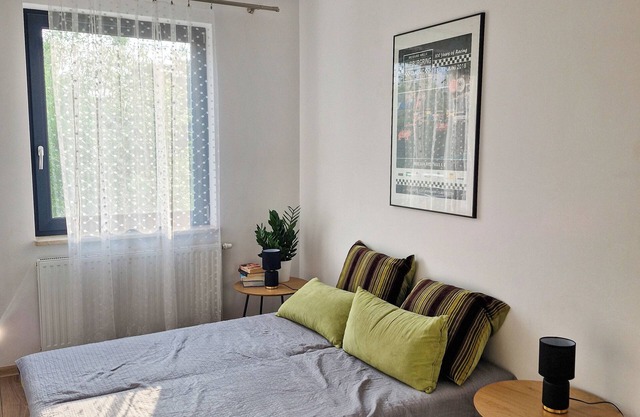 Cichy apartament z balkonem i prywatnym parkingiem