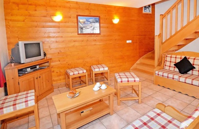 Cime de Caron Balcony Chalet - 8 Room Chalet 15 People