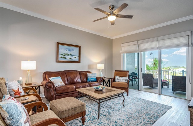 Cinnamon Beach 1042- Gorgeous 4th floor lakeview sunsets & steps to the beach