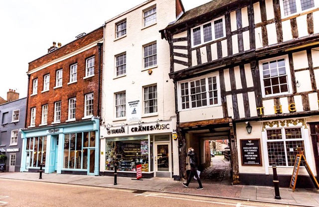 City Centre Anyone? - Guest Homes