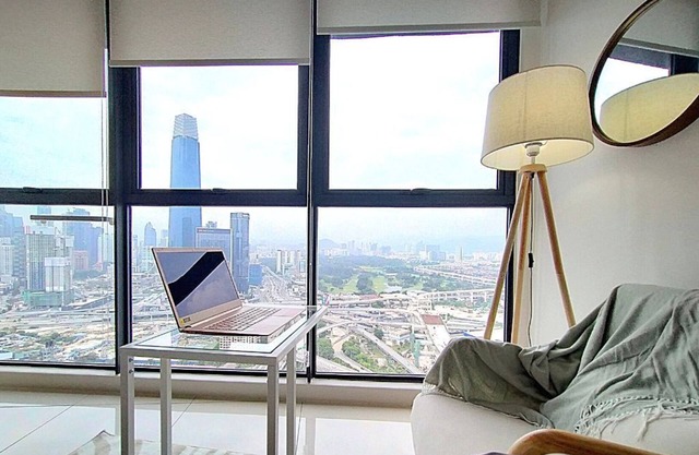 City Centre Designer Studio High Floor Amazing City Skyline View
