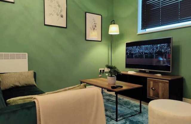 City Centred 2 Bed Flat- Sherpa Homes
