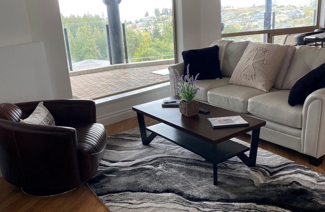 City, Ocean and Mountain views from this suite of Victoria and the USA