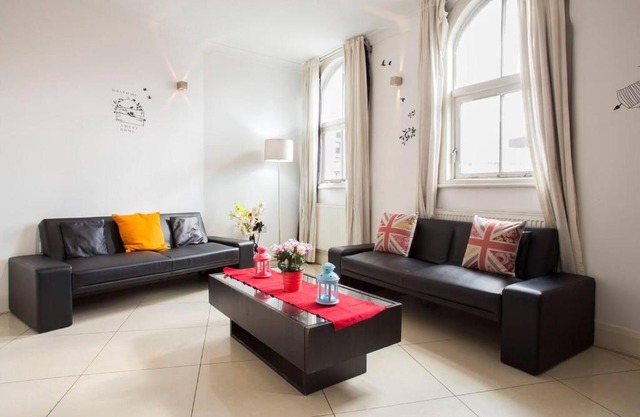 Cityview 2 bedroom Flat @ Liverpool St & Brick ln